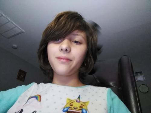 I need your help people say I look like boy yes or no rate 1-10