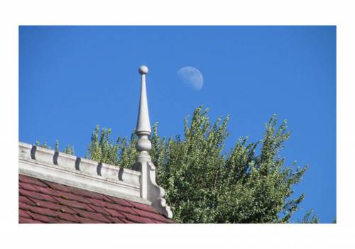 1.In this photo, what is similar about the appearance of the Moon and the appearance of the stone s