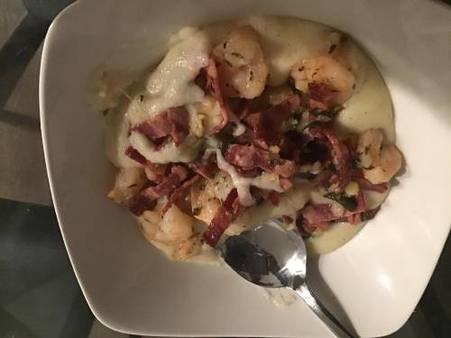 Ayoo dinner for 2 night

Bacon Shrimp and cheese grits (I took one bite and messed it up I’m sorry